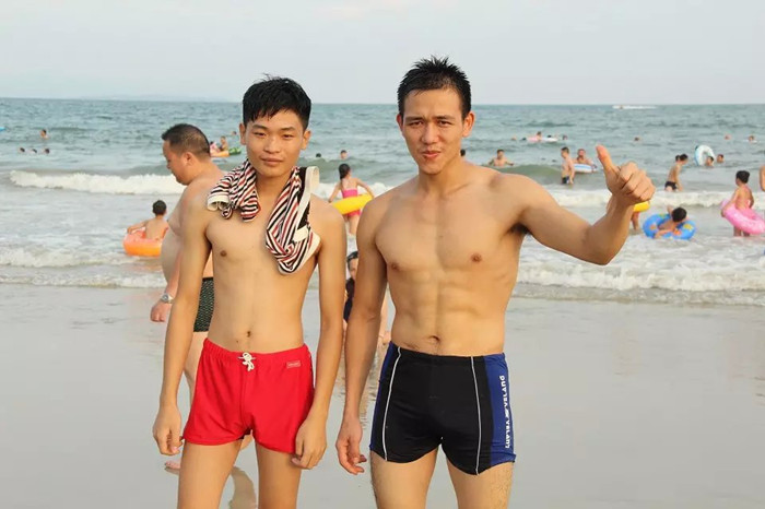 鸿凯运在溪冲海滩.jpg 鸿凯运在溪冲海滩.jpg