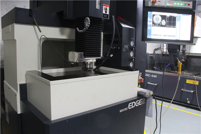 牧野镜面火花机.jpg 牧野镜面火花机.jpg