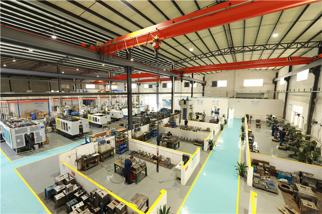 模具组装车间.jpg 模具组装车间.jpg