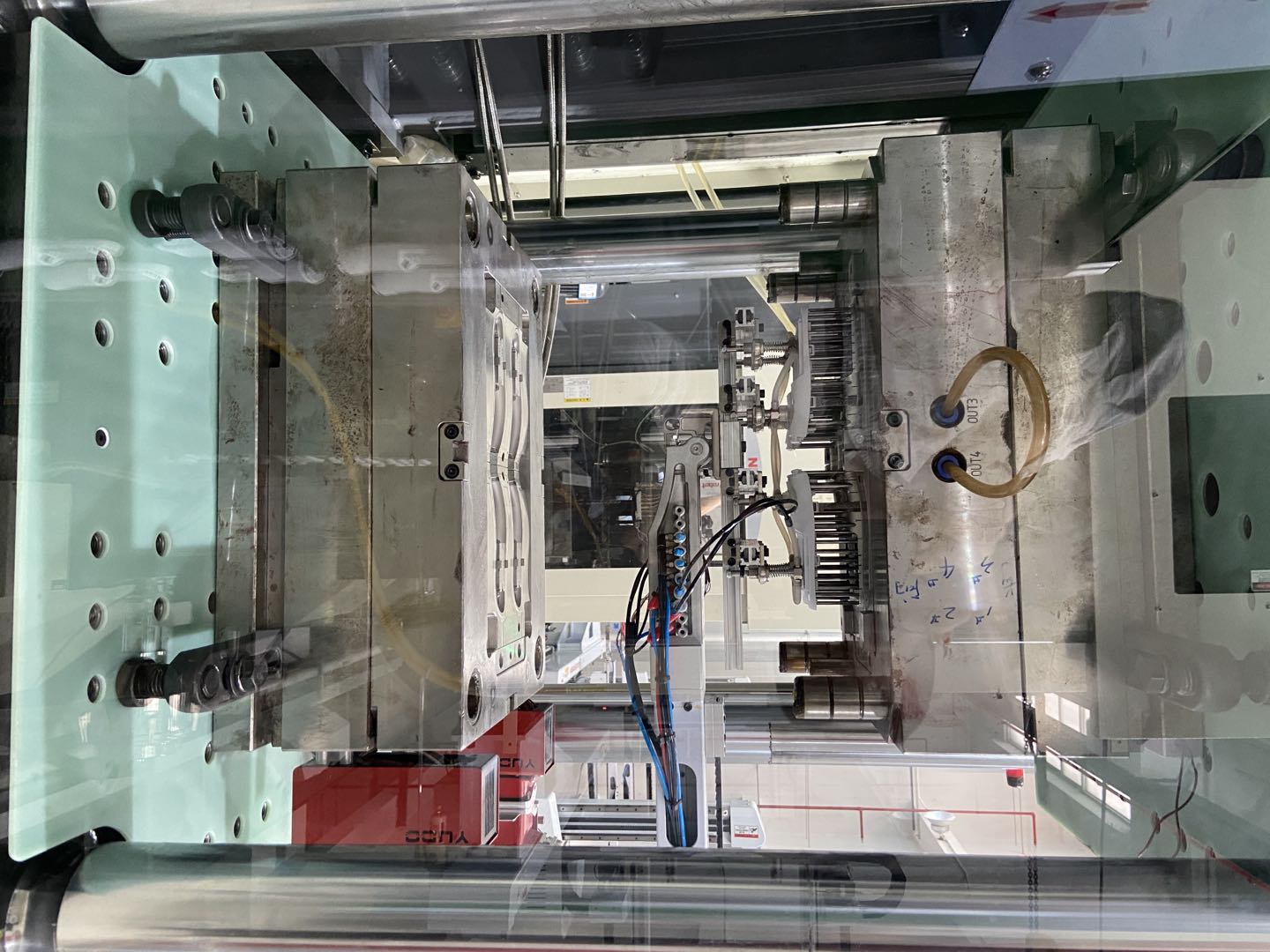 高速机注塑加工.jpg 高速机注塑加工.jpg